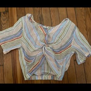 en créme striped multi color cropped top